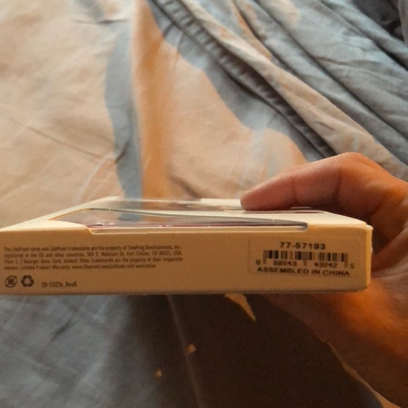 LIFEPROOF  Case has not been opened. - Picture 4 of 5